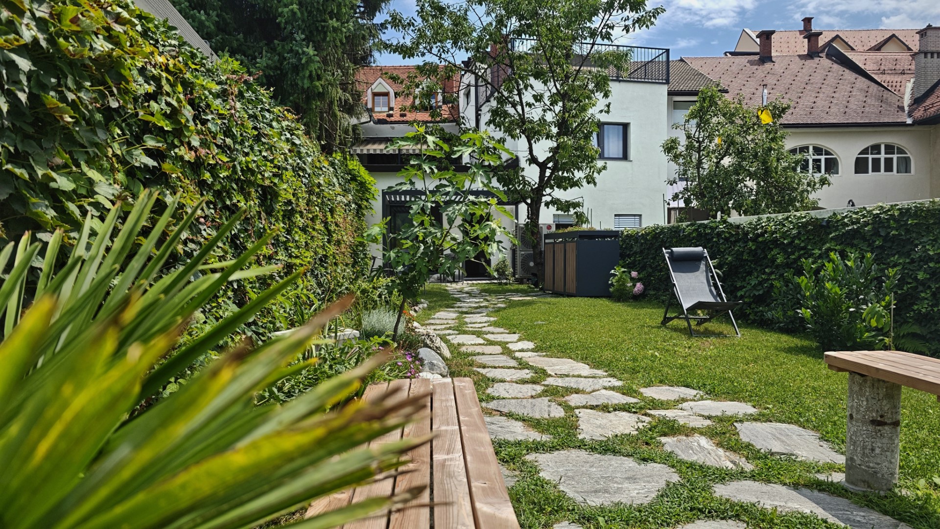 The garden of Hucho House by day